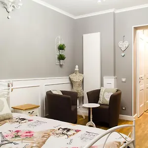 amando-bucharest.bucharesthotelsnow.com/